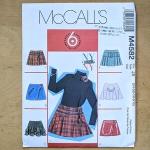 M4582 McCall's Junior miniskirt paper pattern NWT & UNCUT size JA (3-9)